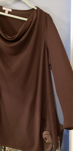 ❤️SOLD!❤️Roz & Ali soft brown asymmetrical split top - Picture 3 of 6